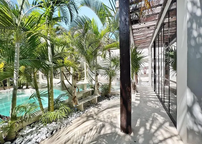 Villa Oasis Heated Private Pool Daily Housekeeping Prime Location *