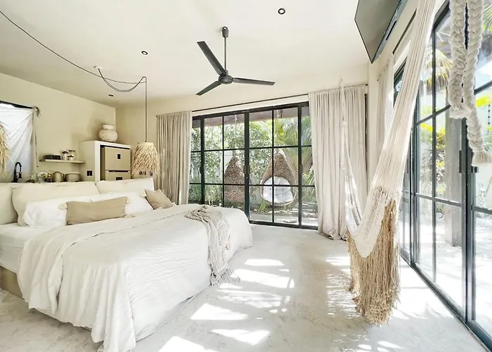 Villa Oasis Heated Private Pool Daily Housekeeping Prime Location *