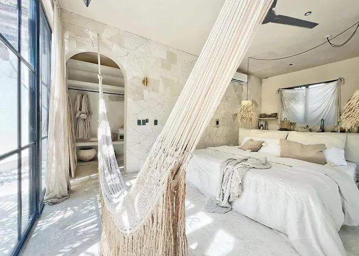 Villa Oasis Heated Private Pool Daily Housekeeping Prime Location *