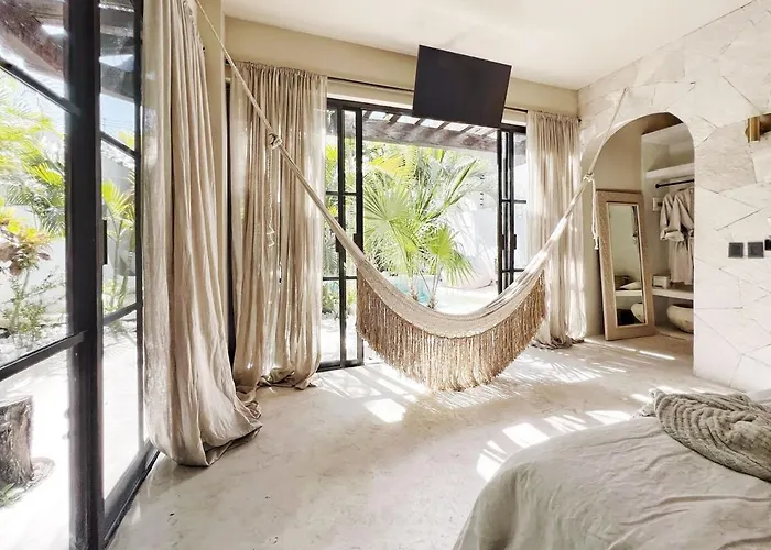 Oasis Heated Private Pool Daily Housekeeping Prime Location Villa *